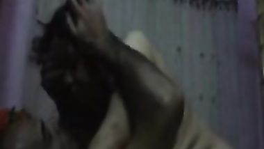 خيانة زوجية بينيك مرات صاحبه ولابسة قميص نوم نار وطفى نار كسها فى ليلة