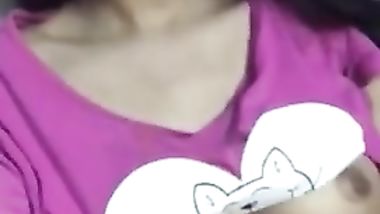 هناء المتناكه بتقلعلى وتفرجنى على جسمها الهايج وتجيب شهوتها عشان زبرى