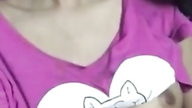 هناء المتناكه بتقلعلى وتفرجنى على جسمها الهايج وتجيب شهوتها عشان زبرى