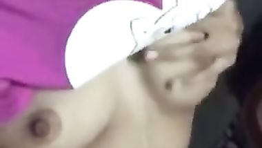 هناء المتناكه بتقلعلى وتفرجنى على جسمها الهايج وتجيب شهوتها عشان زبرى