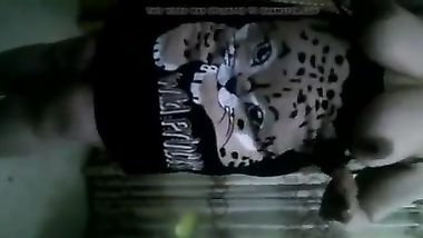 المتناكه هايدى قلعت وظبطت الكاميرا ونزلت نيك فى نفسها عشان تولع زبر ني