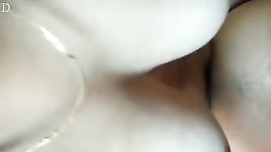 الفاجره راكبه زبر نياكها طالعه نازله هايجه اوى وزنبورها ياكلها الواد ك