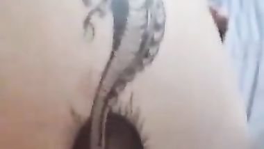 بتترقص طيزها عشان زبة يقف