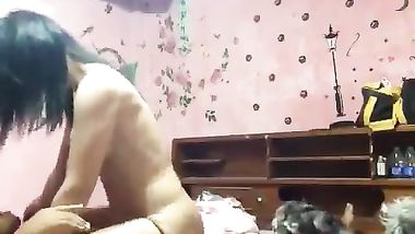 تركب علي زب حبيبها