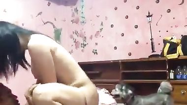 تركب علي زب حبيبها