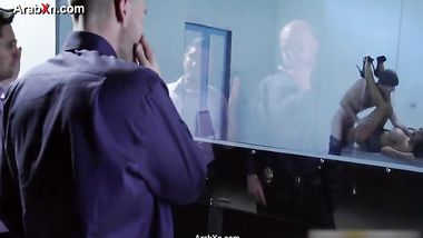 الحرامي يغتصب الشرطية اثناء التحقيق معه