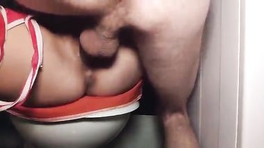 دخلو الحمام ينكها خلعت عن زبة الواقي علشان عايزاهم جوة