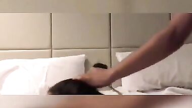 مراهقه كيوته اوى تدخل الحمام وتقلع ملط وتتصور وهيا لتلعب فى كسها وبزاز