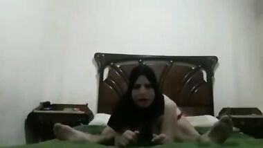 معاه اتنين واحدة تمصله و التانية تقعد ع زوبره نيك