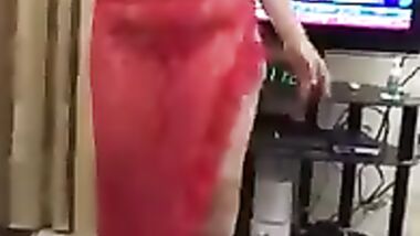 رقص  لمزة ملبن بشعر اصفر دمار