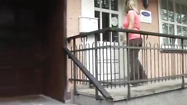 بتتناك من مديرها عشان يقبلها في الوظيفه