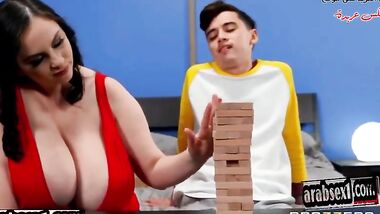 شاب صغير ينيك طيز صديقة امه المربربة مترجم