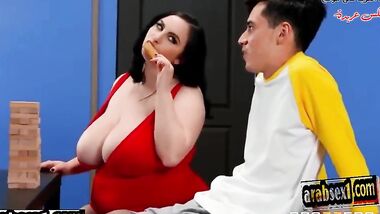 شاب صغير ينيك طيز صديقة امه المربربة مترجم