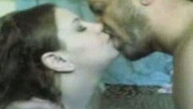 أم مصطفى تتناك من أخو جوزها ويكيفها نيك ويقطع كسها