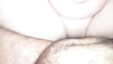 واد شرقان ماسك مزة بطياز مربربة هاريها نيك وينزل لبنه فى كسها الهايج