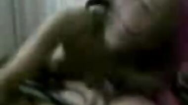 شرموطة شامية تمص لصاحبه زبه وهي مكسوفة