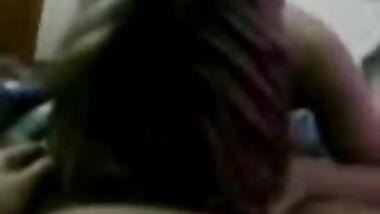 شرموطة شامية تمص لصاحبه زبه وهي مكسوفة