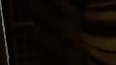 تصوير خفي لشرموطة بتتناك بعنف وهي مش واخده بالها