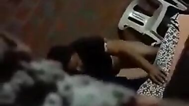 تصوير خفي لشرموطة بتتناك بعنف وهي مش واخده بالها