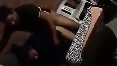 تصوير خفي لشرموطة بتتناك بعنف وهي مش واخده بالها