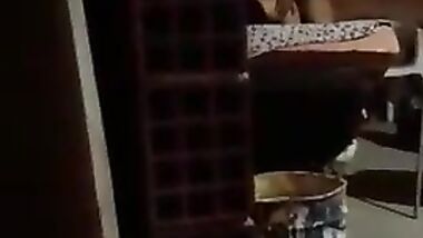 تصوير خفي لشرموطة بتتناك بعنف وهي مش واخده بالها