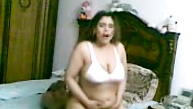 مزة بنت ناس تروح لحبيبها الشقة وتقولو وحشنى زبرك الكبير ياعمرى