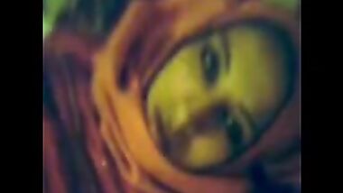 شرموطة مصرية تتناك بالحجاب واحلي كلام